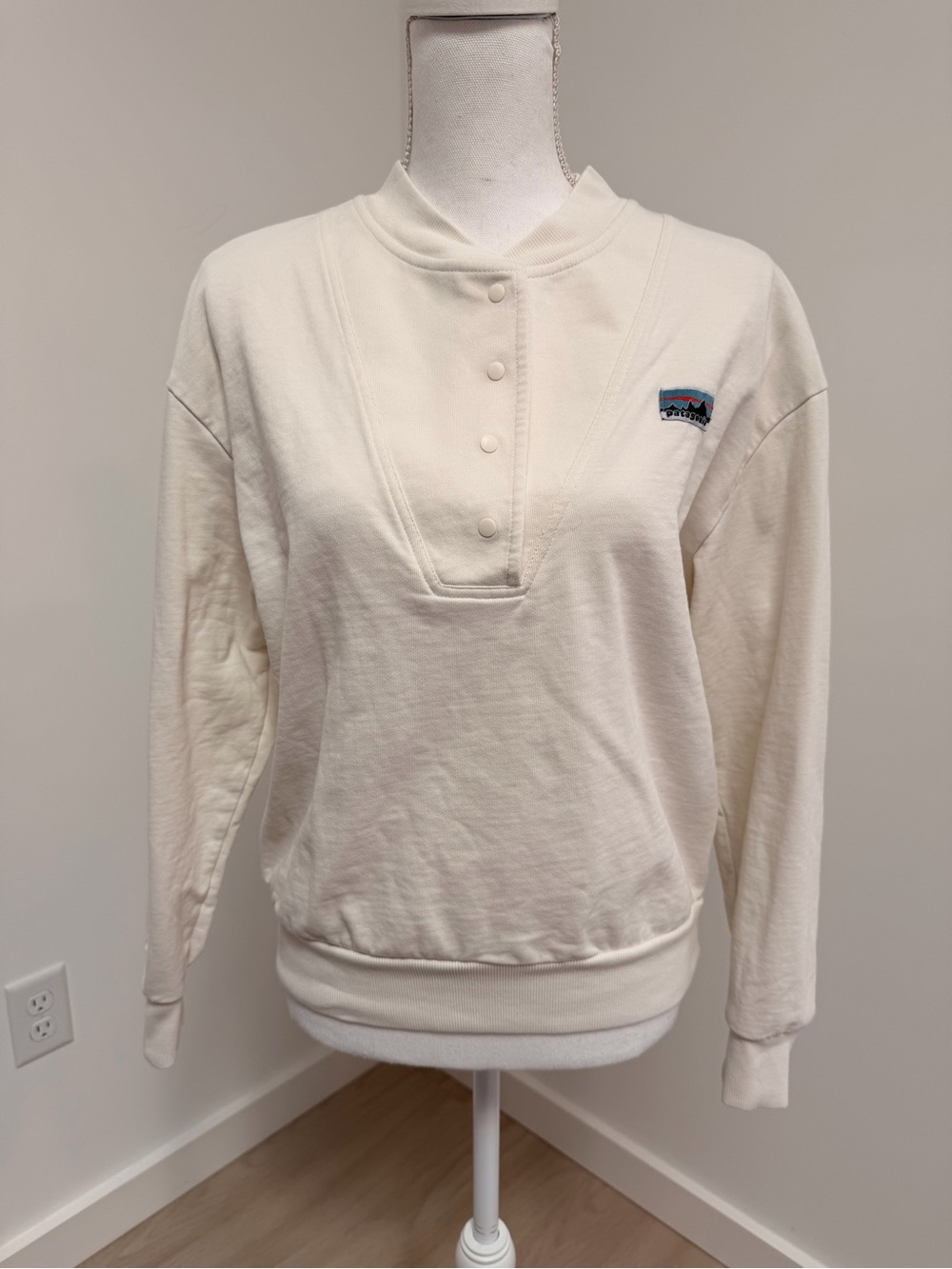 Patagonia Cream Organic Cotton Button-Neck Sweatshirt Size M